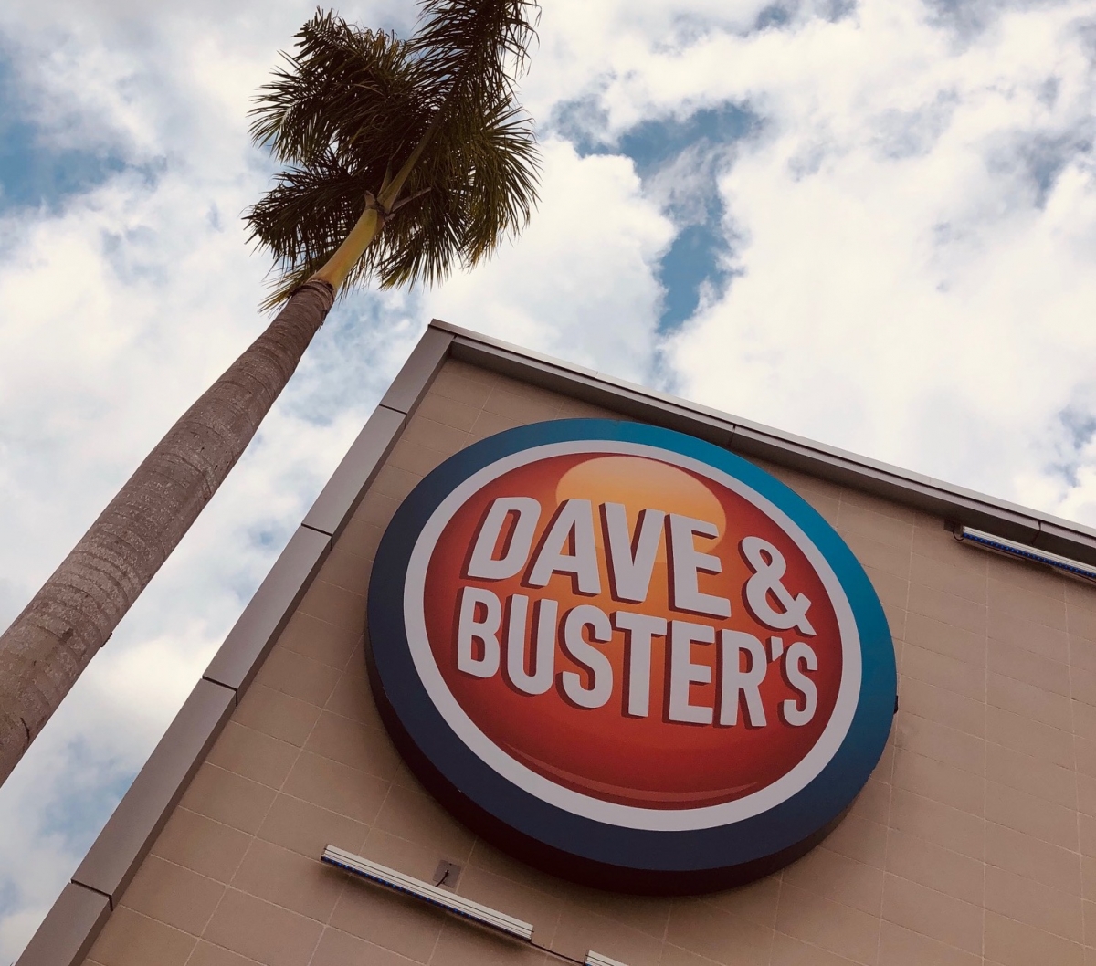 Collection 99+ Pictures Dave And Busters Fort Myers Photos Latest