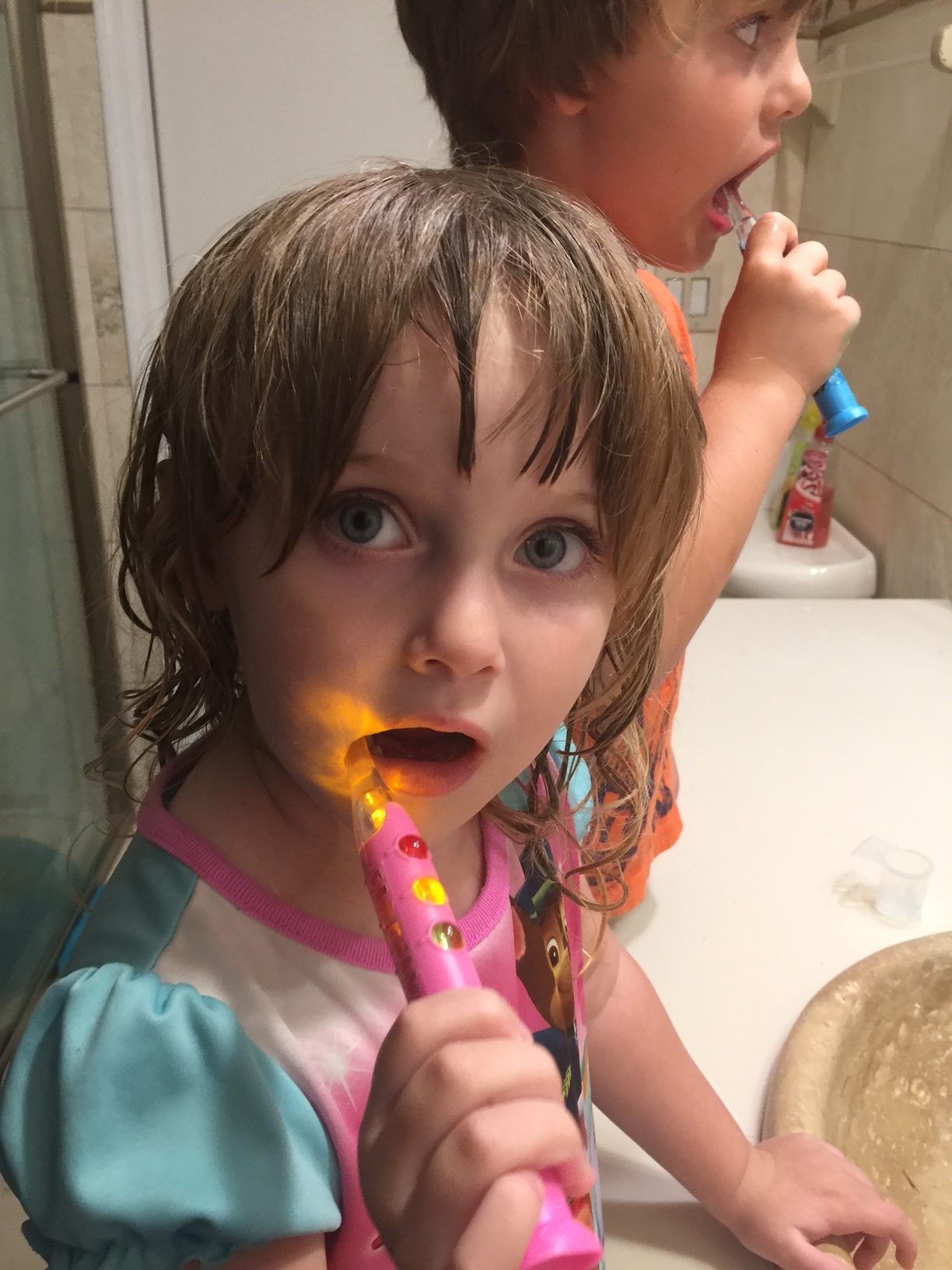 Teeth care for preschoolers | firefly toothbrush | acupful.com | mandy carter | travel tips with kids | bedtime routing while traveling