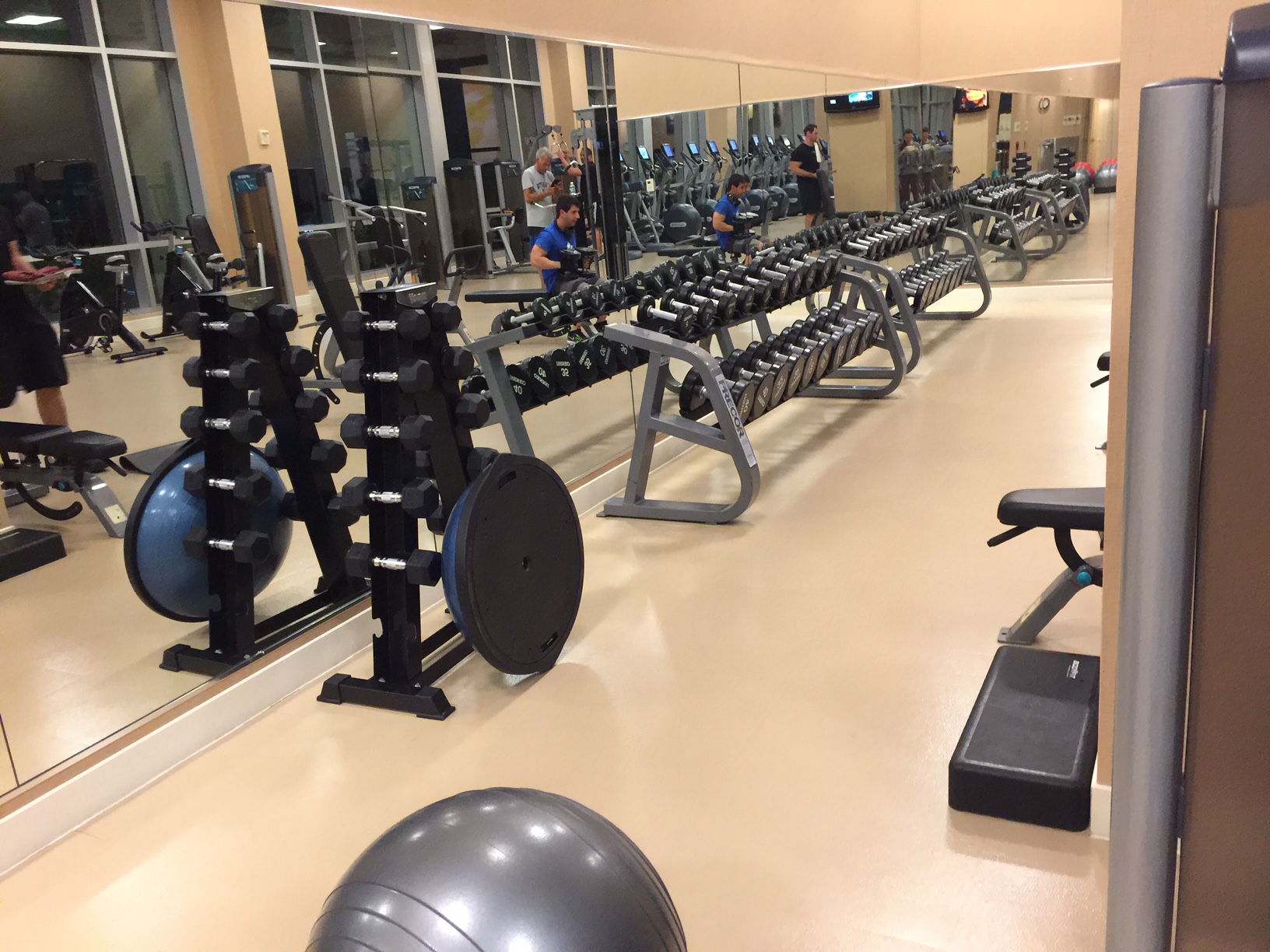 Hilton Orlando fitness center | hotel gyms Orlando | best hotels in Orlando florida | international drive hotels | staying fit while traveling | acupful of carters 