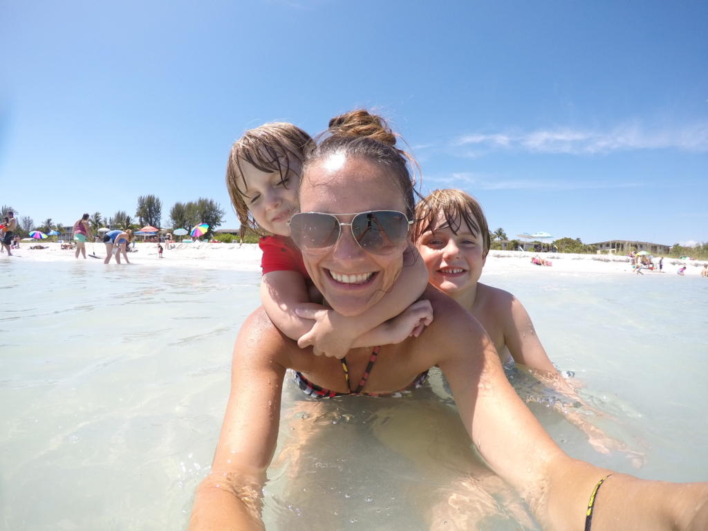 Single mom working from home | how to be a travel writer | location independent | acupful.com | Mandy Carter