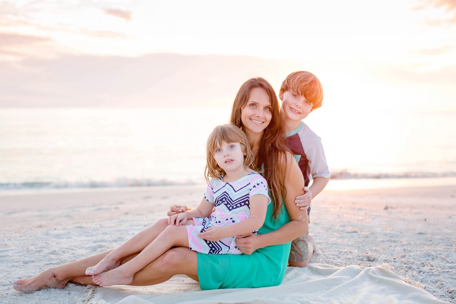 Tips for Mommy and Me Photos | Family photo tips | Family beach photos | SWFL Family Photographer Ashley Danielle | Acupful.com | SWFL beach photo sessions | Florida family photographer | successful photo shoot with kids