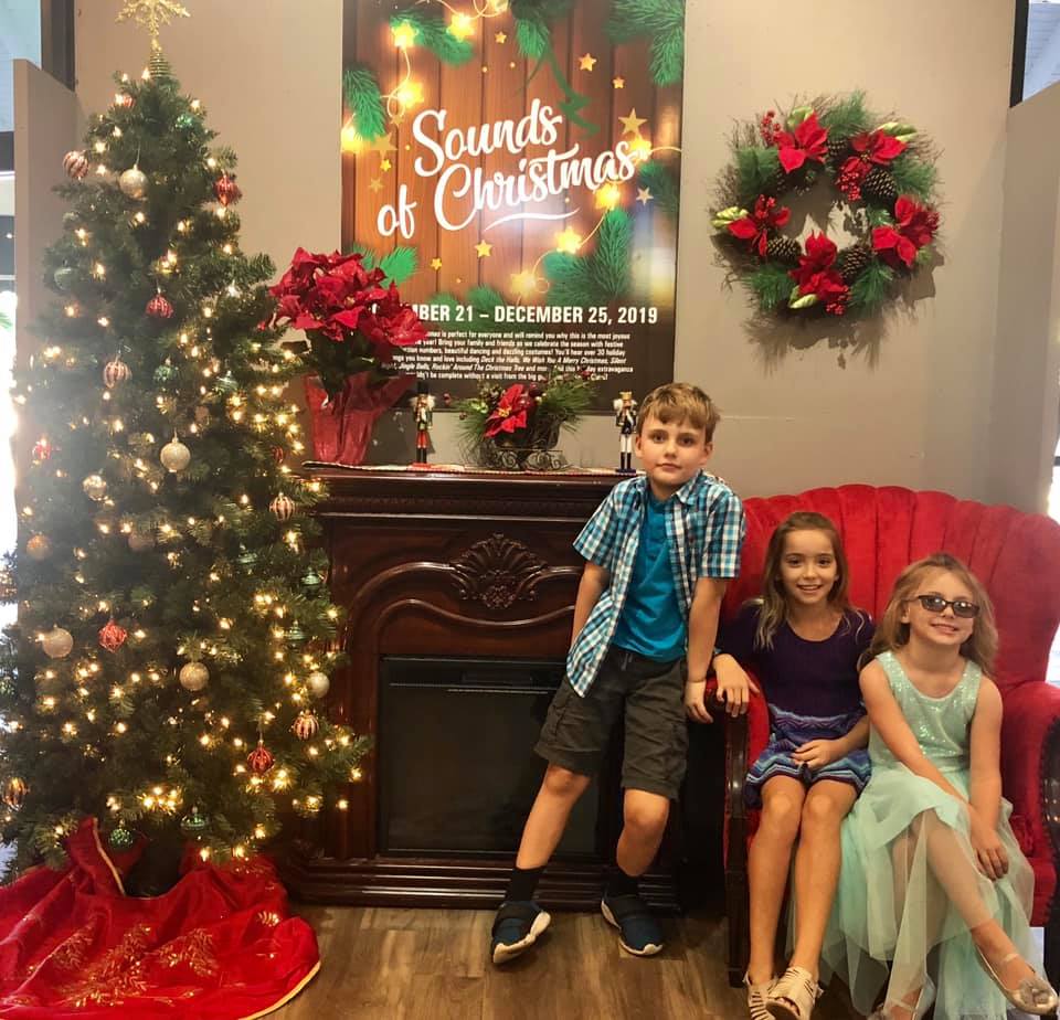 broadway palm fort myers | holiday dinner show in Florida | Mandy Carter Florida family blogger
